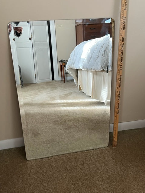 Lot 067: 30x20 Hanging Mirror