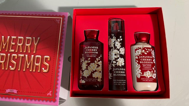 Lot 098: Bath & Body Works Japanese Cherry Blossom Gift Set